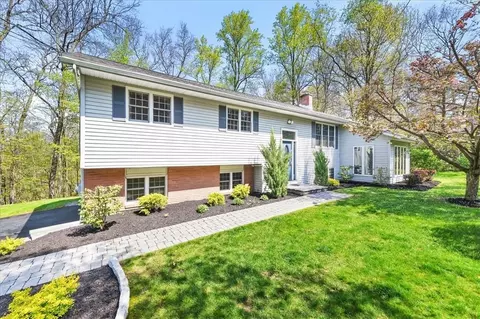 23 Thompson Dr, Washingtonville, NY 10992