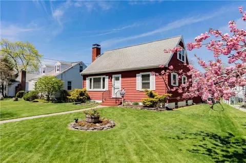 7 Arnold Blvd, Poughkeepsie, NY 12603