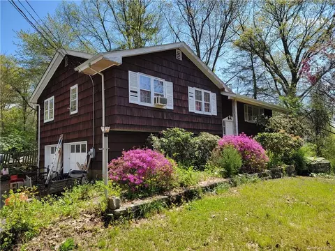 26 Vails Ln, New Castle, NY 10562