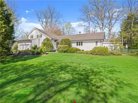 3 Baltusrol Dr, Harrison, NY 10577