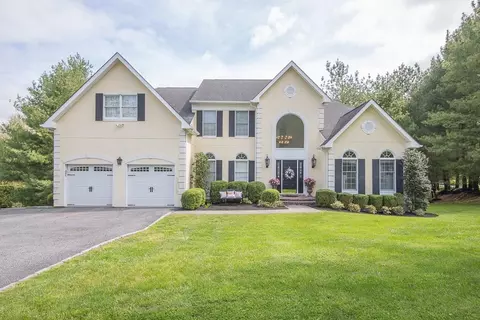 11 Carlton Dr, Mount Kisco, NY 10549