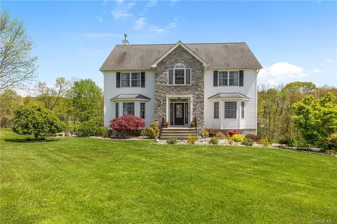 36 Regency Dr, Poughkeepsie, NY 12603