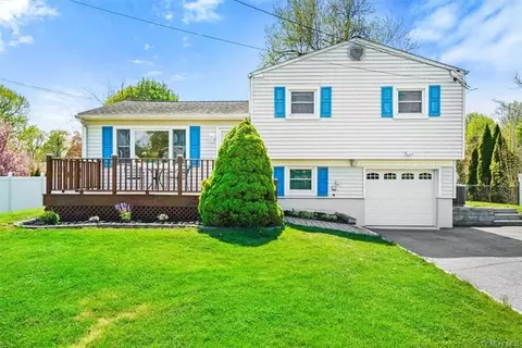 38 Longview Dr, Fishkill, NY 12524