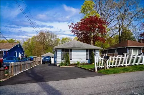 24 Cooledge Dr, Southeast, NY 10509