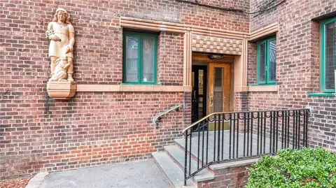 1596 Unionport Rd #MC, New York, NY 10462