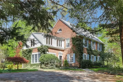 97 Lake St, Mount Pleasant, NY 10570