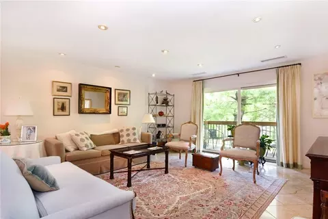 24 Bronxville Glen Dr #4-16, Yonkers, NY 10704