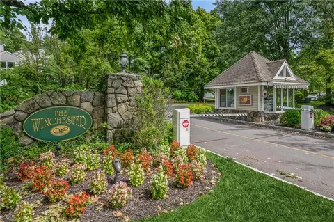 5 Roundtop Rd, Yonkers, NY 10710