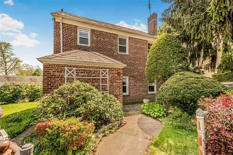 12 W 8th St, Mount Vernon, NY 10550