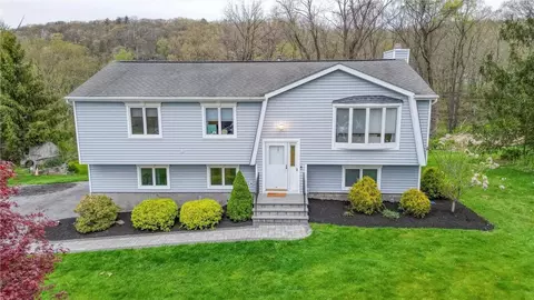 86 Mountain View Dr, Holmes, NY 12531