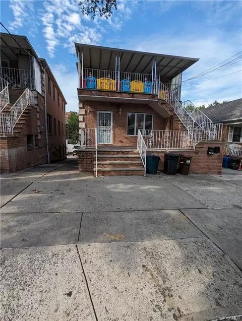 143-21 84th Rd, Briarwood, NY 11435