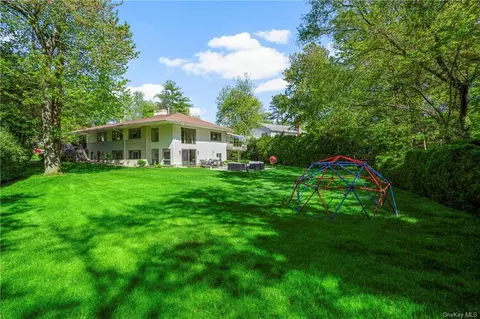 24 Paddington Rd, Scarsdale, NY 10583