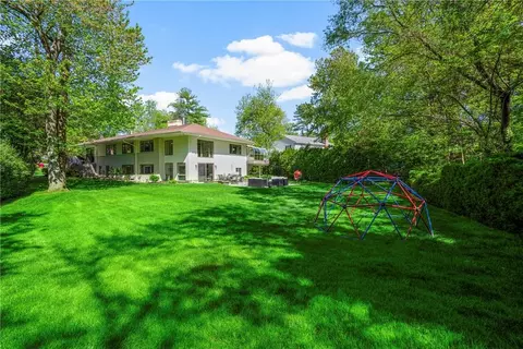 24 Paddington Rd, Scarsdale, NY 10583