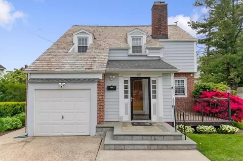 60 Ronalds Ave, New Rochelle, NY 10801