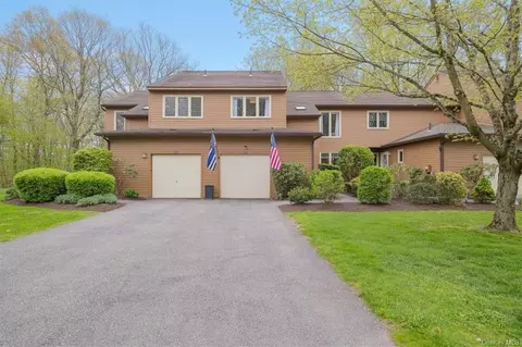303 Beechwood Ln, Yorktown, NY 10598