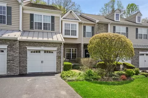 880 Huntington Dr, Fishkill, NY 12524