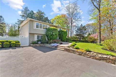 134 Woodhull Rd, Huntington, NY 11743