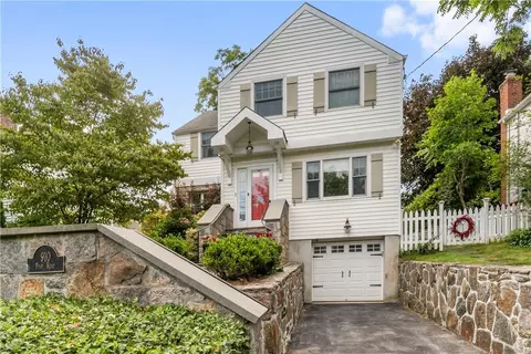 910 Post Rd, Scarsdale, NY 10583