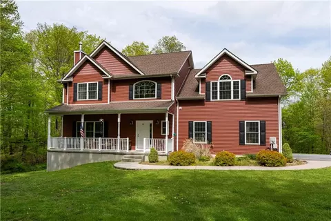 32 Sofia Ct, Wallkill, NY 12589