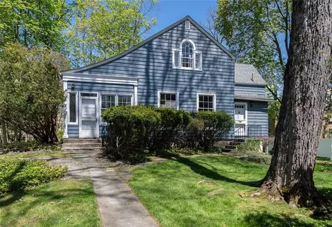 17 Circular Rd, Poughkeepsie, NY 12601