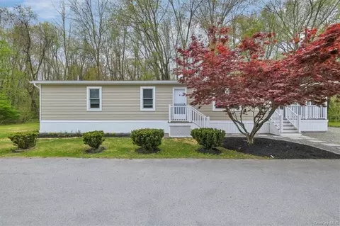 9 Andrea Ct, Poughkeepsie, NY 12601