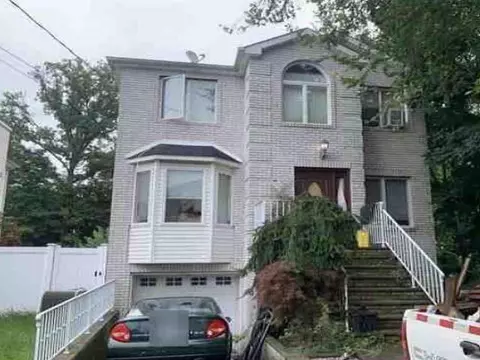 20 Gabriele Ct, Staten Island, NY 10312