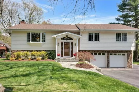 61 Hickory Rd, Briarcliff Manor, NY 10510 photo 1