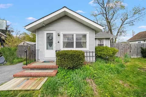 4 Walnut St, Greenwood Lake, NY 10925