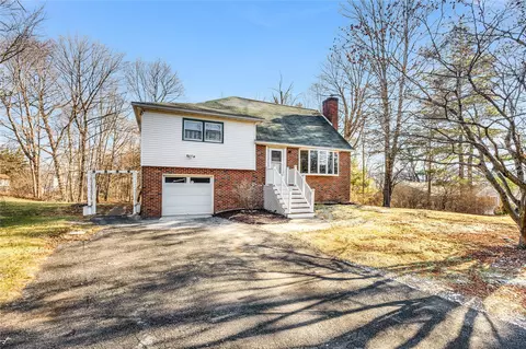 30 Alice Ln, Fishkill, NY 12524
