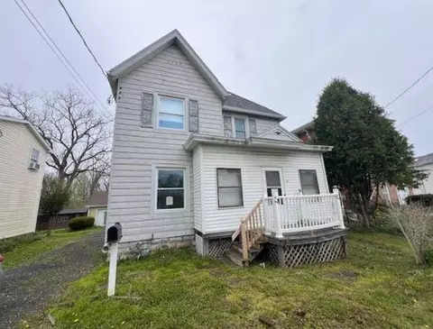 20 W River St, Waterloo, NY 13165