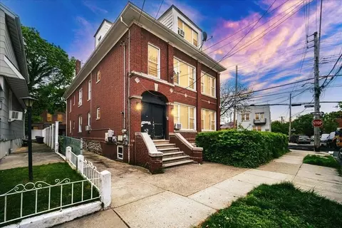 2102 Tomlinson Ave #B1, New York, NY 10461