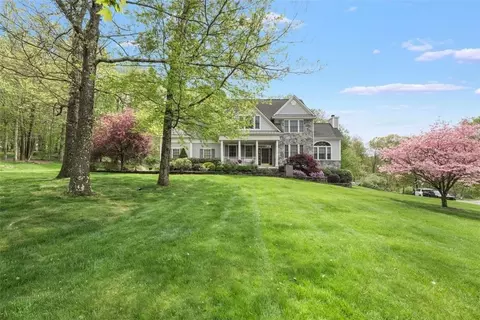 25 Regal Pl, East Fishkill, NY 12533