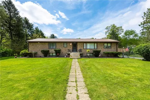 16 Beechwood Cir, Wappinger, NY 12590