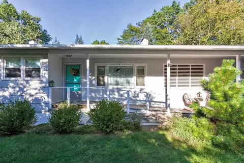 30 Orchard St, Rhinebeck, NY 12572