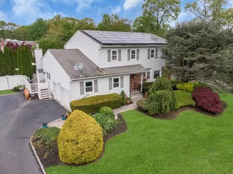 25 S Cranford Rd, Clarkstown, NY 10954