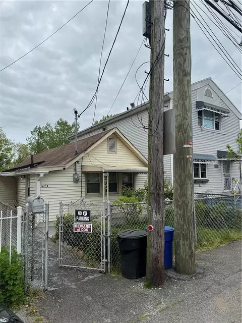 1624 Harding Park, New York, NY 10473
