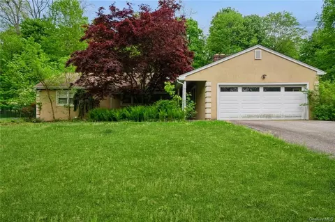 11 Canterbury Ln, Ramapo, NY 10901