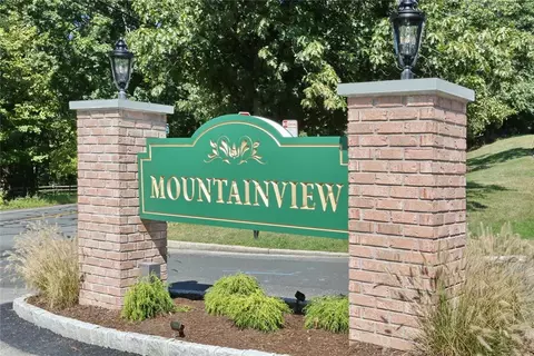 992 Sierra Vista Ln, Clarkstown, NY 10989