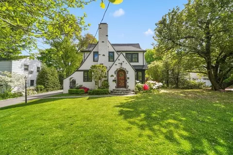 18 Fairway Dr, White Plains, NY 10605