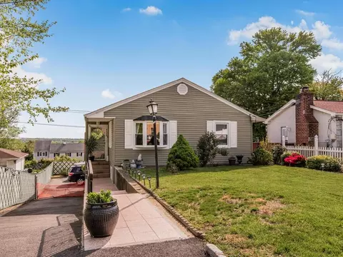 117 Kingsley Dr, Yonkers, NY 10710