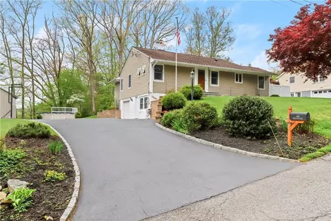 49 Hillcrest Ave, Southeast, NY 10509