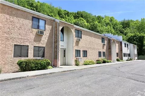 35 Scarborough Ln #D, Wappinger, NY 12590