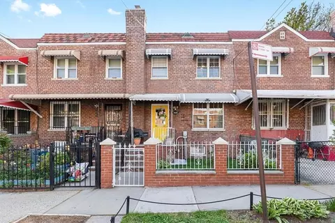 3261 Corsa Ave, New York, NY 10469