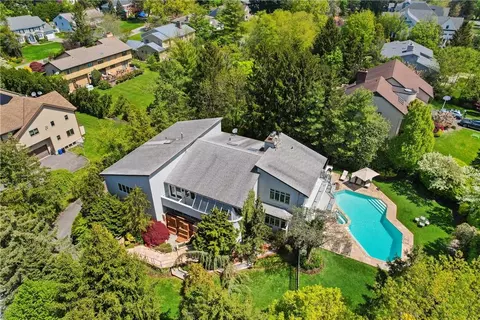 3 Gatehouse Rd, Scarsdale, NY 10583