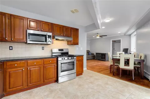 850 Home St #2E, New York, NY 10459