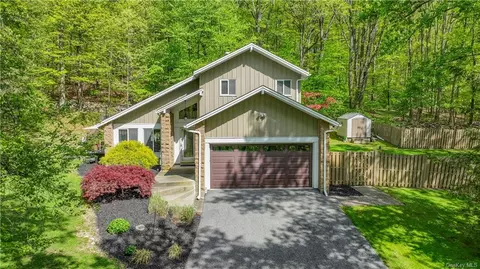 374 Old Dutch Hollow Rd, Monroe, NY 10950