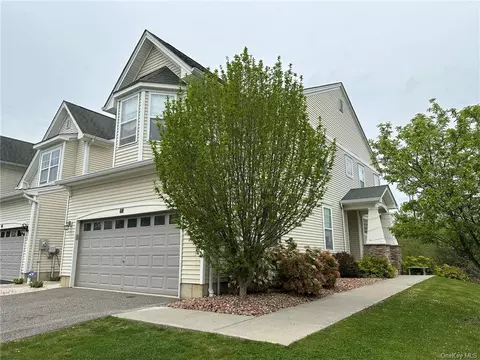 5 Avoncroft Ln, Wallkill, NY 10940