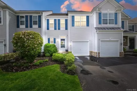 22 Brighton Dr #2204, Newburgh, NY 12550