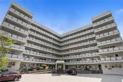 300 Martine Ave #5D, White Plains, NY 10601