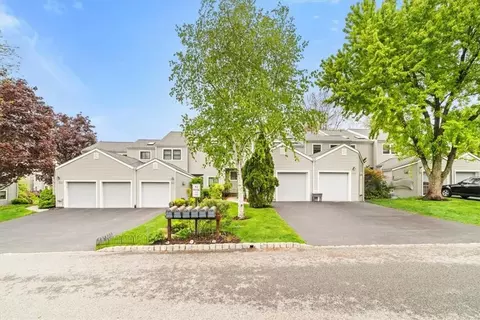 273 Horseshoe Cir, Ossining, NY 10562